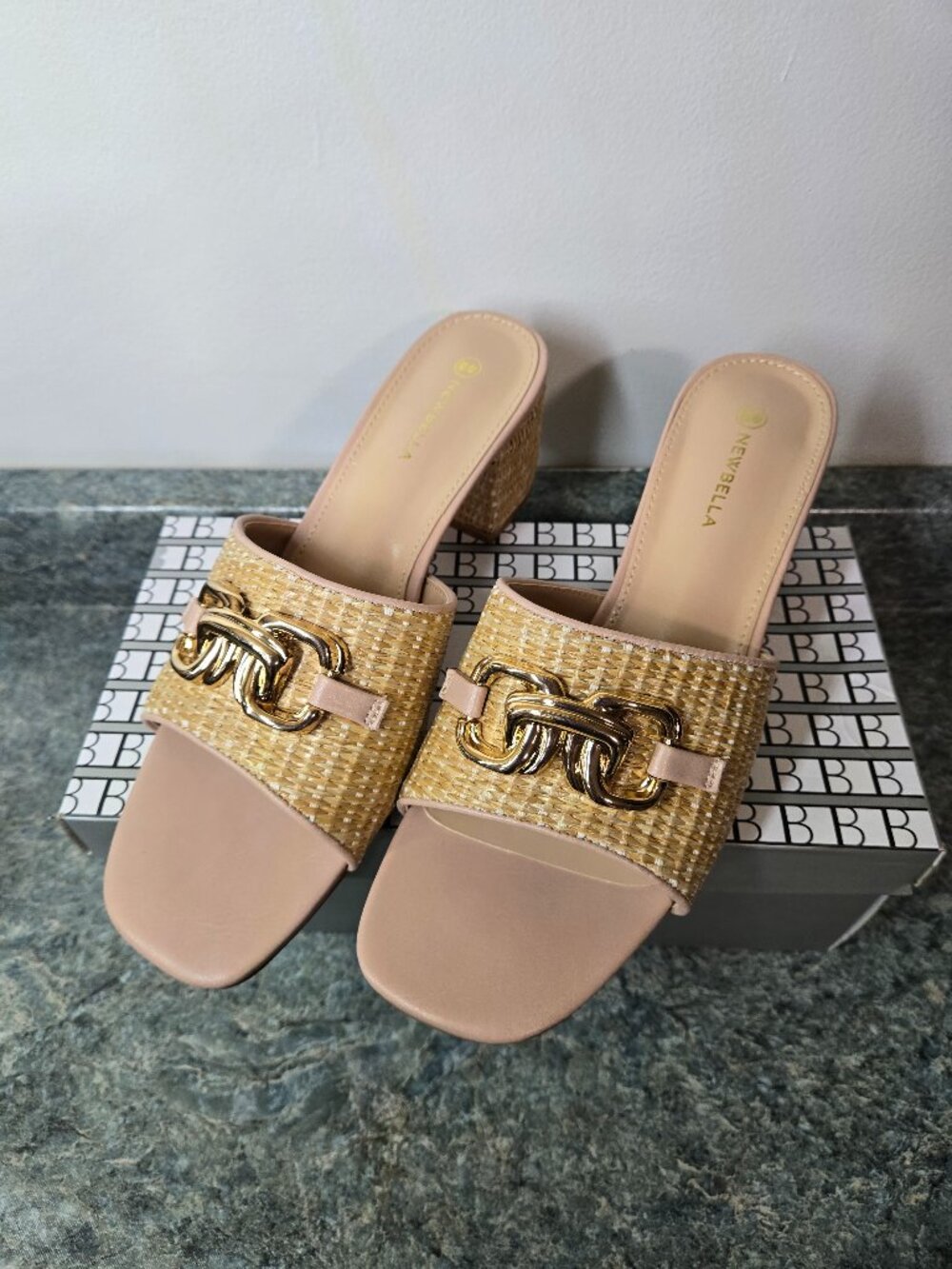 Newbella Women’s Beige Raffia Slide Sandals Gold Chain Block Heel Size 8 Chic